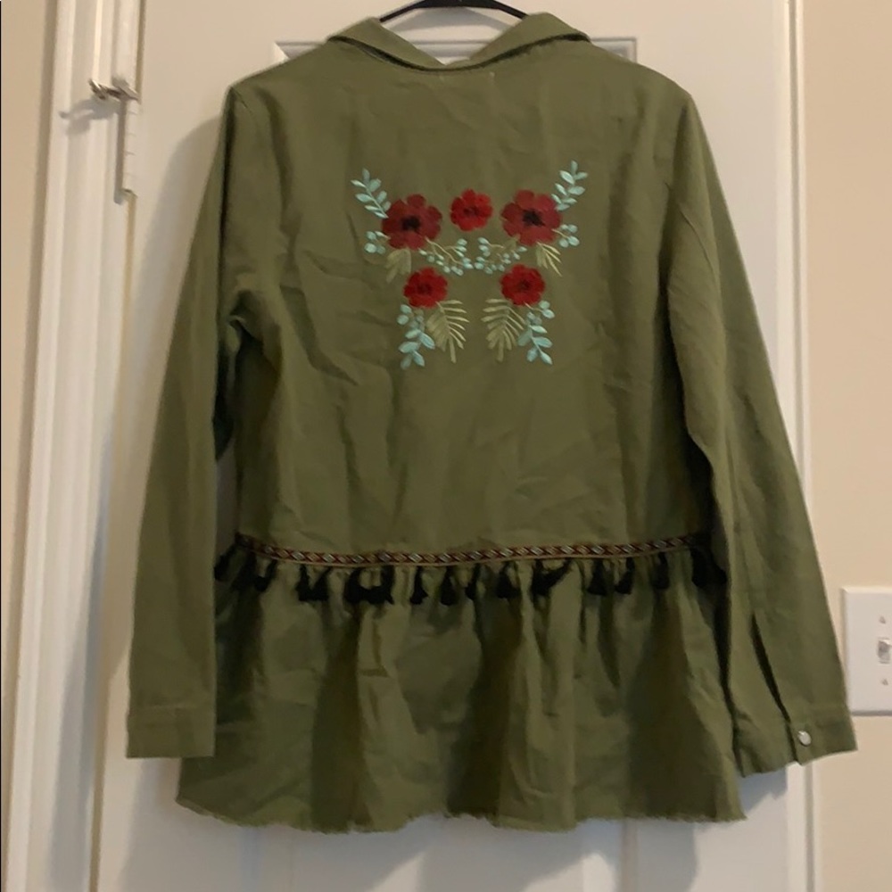 Green with flower embroidery button up jacket